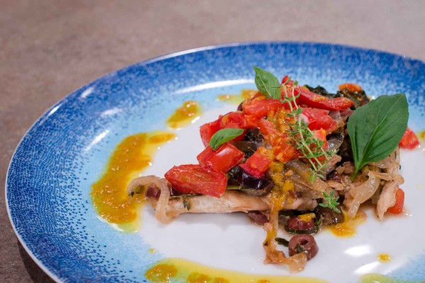 ΠΕΡΚΑ ΜΕ ΝΤΟΜΑΤΑ, ΕΛΙΕΣ & ΣΑΛΤΣΑ ΜΟΥΣΤΑΡΔΑΣ - ΣΕΦ ΣΤΟΝ ΑΕΡΑ