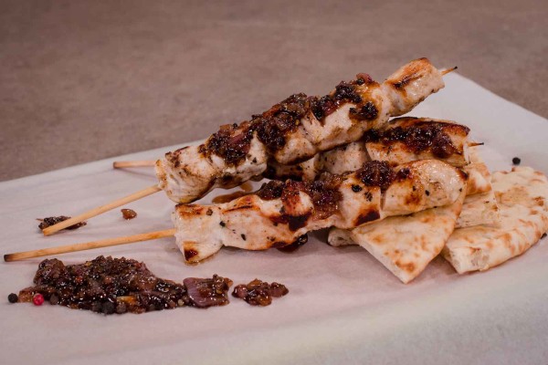 ΣΟΥΒΛΑΚΙΑ ΚΟΤΟΠΟΥΛΟΥ ΜΕ ΣΑΛΤΣΑ ΜΕ ΠΙΠΕΡΙΑ & ΤΣΙΛΙ - ΣΕΦ ΣΤΟΝ ΑΕΡΑ