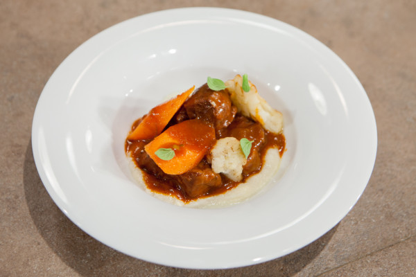 ΜΟΣΧΑΡΑΚΙ ΚΟΚΚΙΝΙΣΤΟ ΜΕ ΚΟΥΝΟΥΠΙΔΙ & ΨΗΤΑ ΛΑΧΑΝΙΚΑ - ΣΕΦ ΣΤΟΝ ΑΕΡΑ