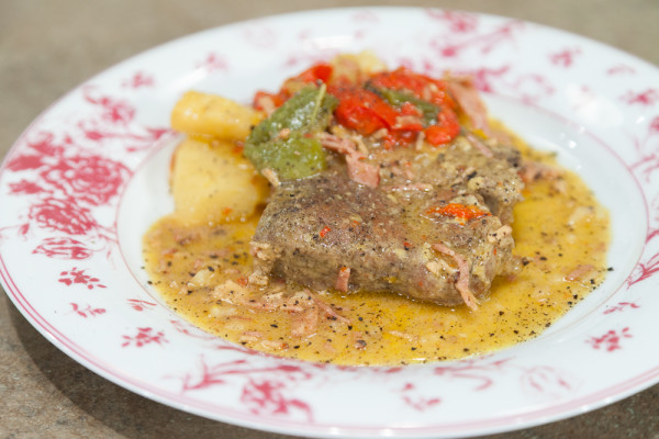 ΧΟΙΡΙΝΑ ΜΠΡΙΖΟΛΑΚΙΑ ΣΤΗ ΧΥΤΡΑ ΜΕ ΠΙΠΕΡΙΕΣ & ΜΠΕΙΚΟΝ ΓΑΛΟΠΟΥΛΑΣ - ΣΕΦ ΣΤΟΝ ΑΕΡΑ