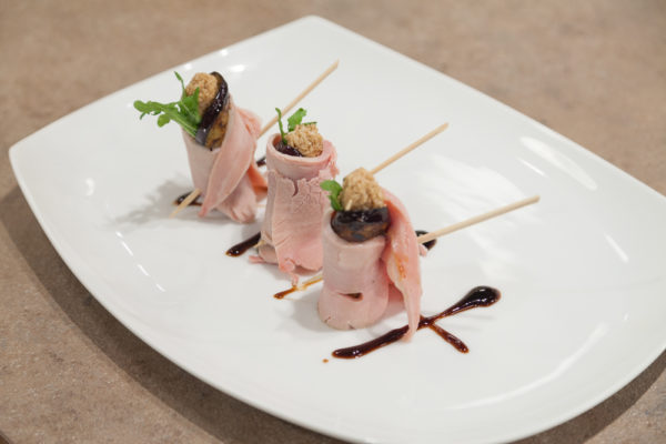 ΡΟΛΑΚΙΑ ΜΕΛΙΤΖΑΝΑΣ ΜΕ ΖΑΜΠΟΝ & ΚΕΦΑΛΟΤΥΡΙ - ΣΕΦ ΣΤΟΝ ΑΕΡΑ