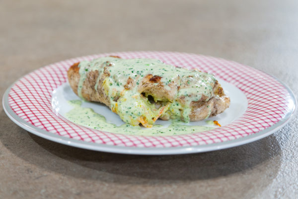 ΚΟΤΟΠΟΥΛΟ ΓΕΜΙΣΤΟ ΜΕ ΤΥΡΙ ΚΡΕΜΑ & ΠΕΣΤΟ ΒΑΣΙΛΙΚΟΥ - ΣΕΦ ΣΤΟΝ ΑΕΡΑ