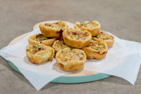 ΦΩΛΙΕΣ ΚΟΥΡΟΥ ΜΕ ΛΑΧΑΝΙΚΑ, ΤΥΡΙ ΚΡΕΜΑ & ΜΠΕΙΚΟΝ - ΣΕΦ ΣΤΟΝ ΑΕΡΑ