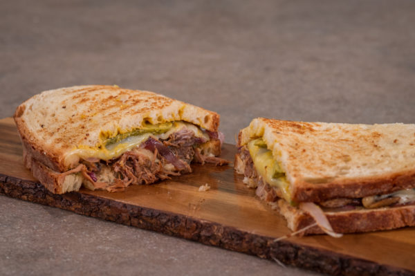 ΣΑΝΤΟΥΙΤΣ ME ΚΟΚΚΙΝΙΣΤΟ ΚΡΕΑΣ ΠΟΥ ΠΕΡΙΣΣΕΨΕ - ΣΕΦ ΣΤΟΝ ΑΕΡΑ