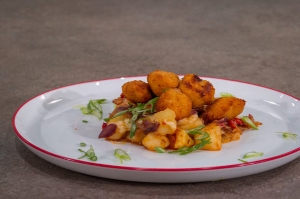 ΠΑΝΑΡΙΣΜΕΝΕΣ ΜΠΟΥΚΙΕΣ ΚΟΤΟΠΟΥΛΟΥ ΜΕ ΤΥΡΕΝΙΕΣ ΠΑΤΑΤΕΣ ΣΤΟ ΤΗΓΑΝΙ - ΣΕΦ ΣΤΟΝ ΑΕΡΑ